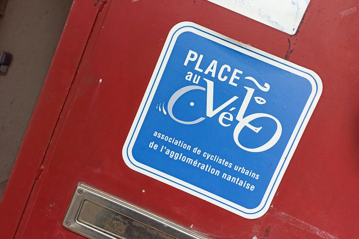 Dans les locaux de Place au vélo à Nantes (c) Thibault Dumas (2)