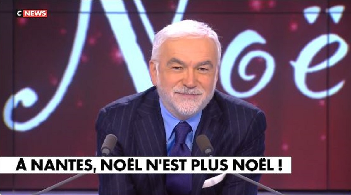 Pascal Praud en direct de Cnews pendant sa chronique sur les festivités de Noël à Nantes. Capture compte X Pascal Praud