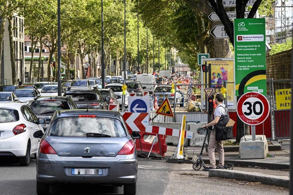 Derrière la grogne, un trafic en baisse : à Lyon, le trompe‐l’œil des embouteillages