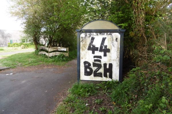 Un tag « 44=BZH », pour le rattachement de la Loire-Atlantique à la Bretagne, près de Nantes. Photo : Bretagne réunie